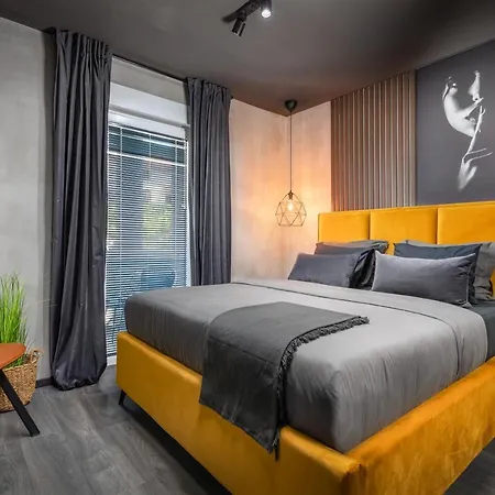 Luxury Elit Apartment, With Private Free Parking דירה *